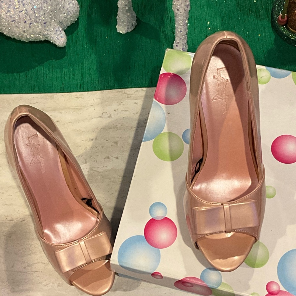 Women's Bow Peep Toe Heels - Cream - Picture 4 of 6